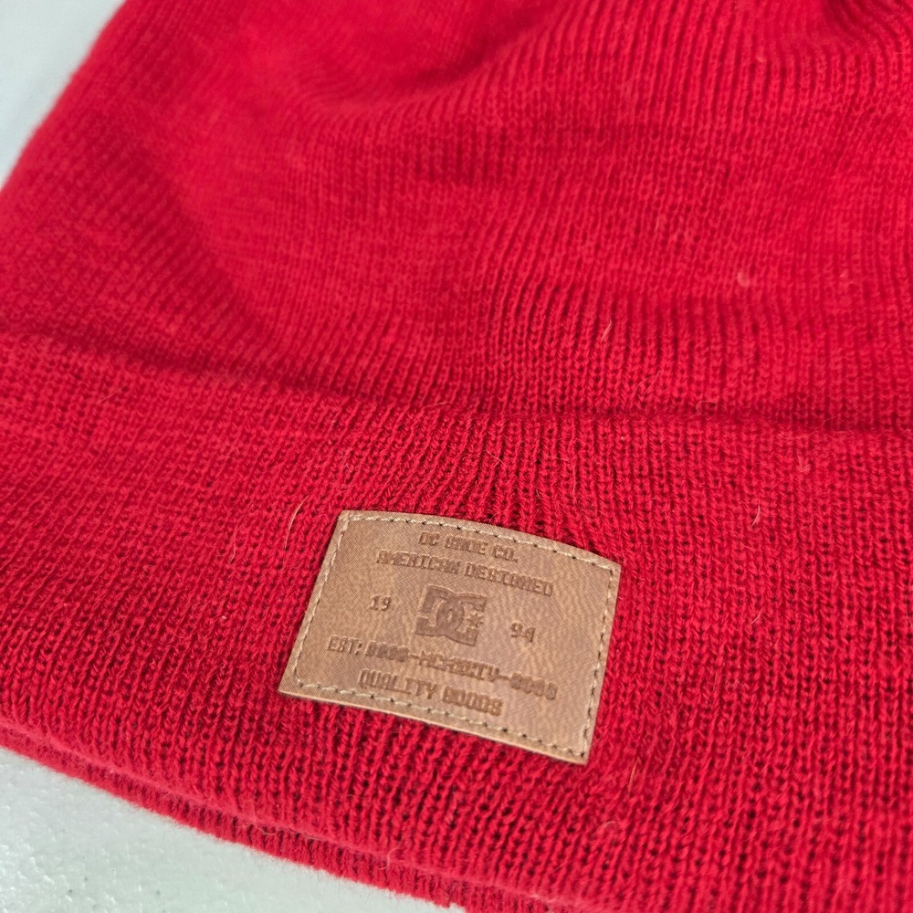DC Shoes Men Hat One Size Red Beanie Knit Acrylic Logo Patch Adult Casual - Picture 3 of 7